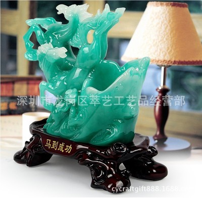 马到成功树脂笔筒 桌面上的祥瑞之功